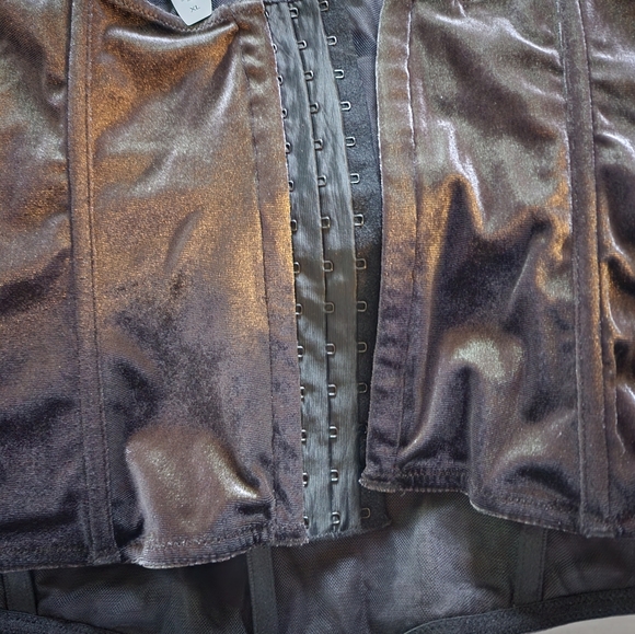 Velvet corset - Picture 2 of 7